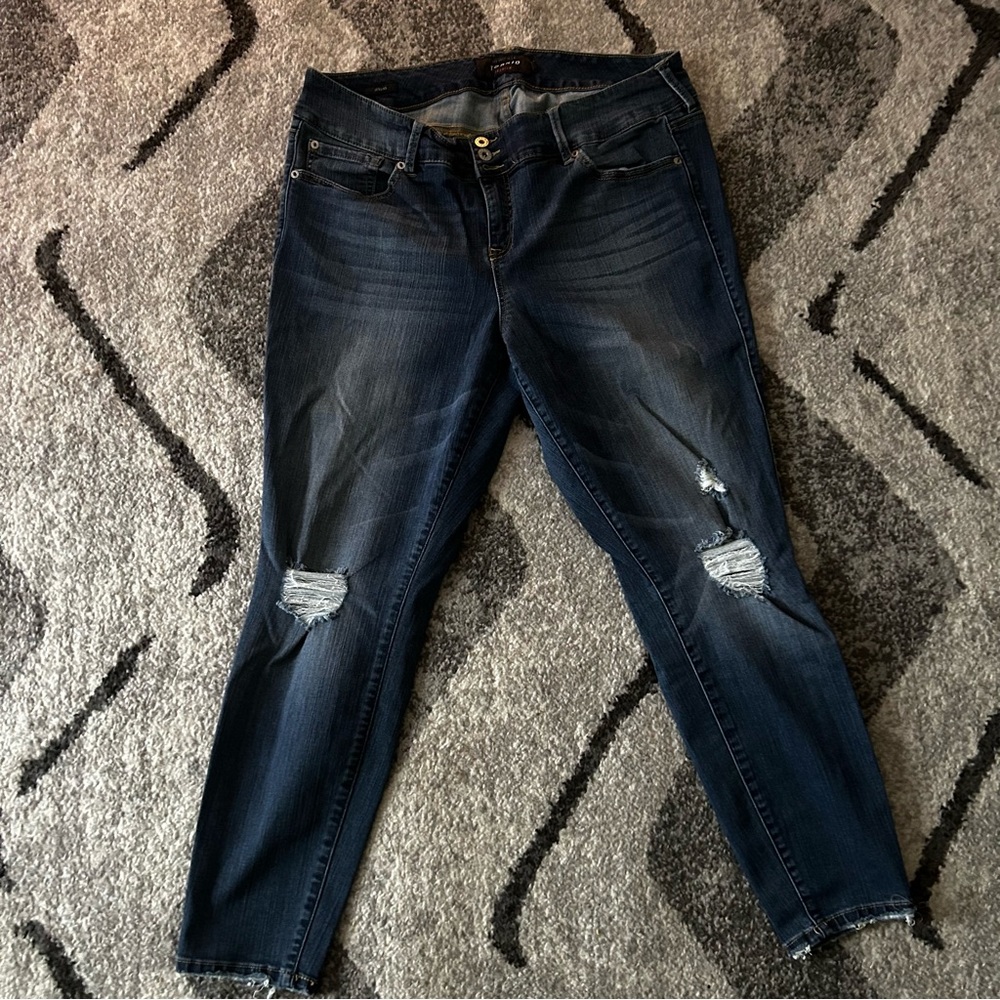 Distressed Skinny Jegging
